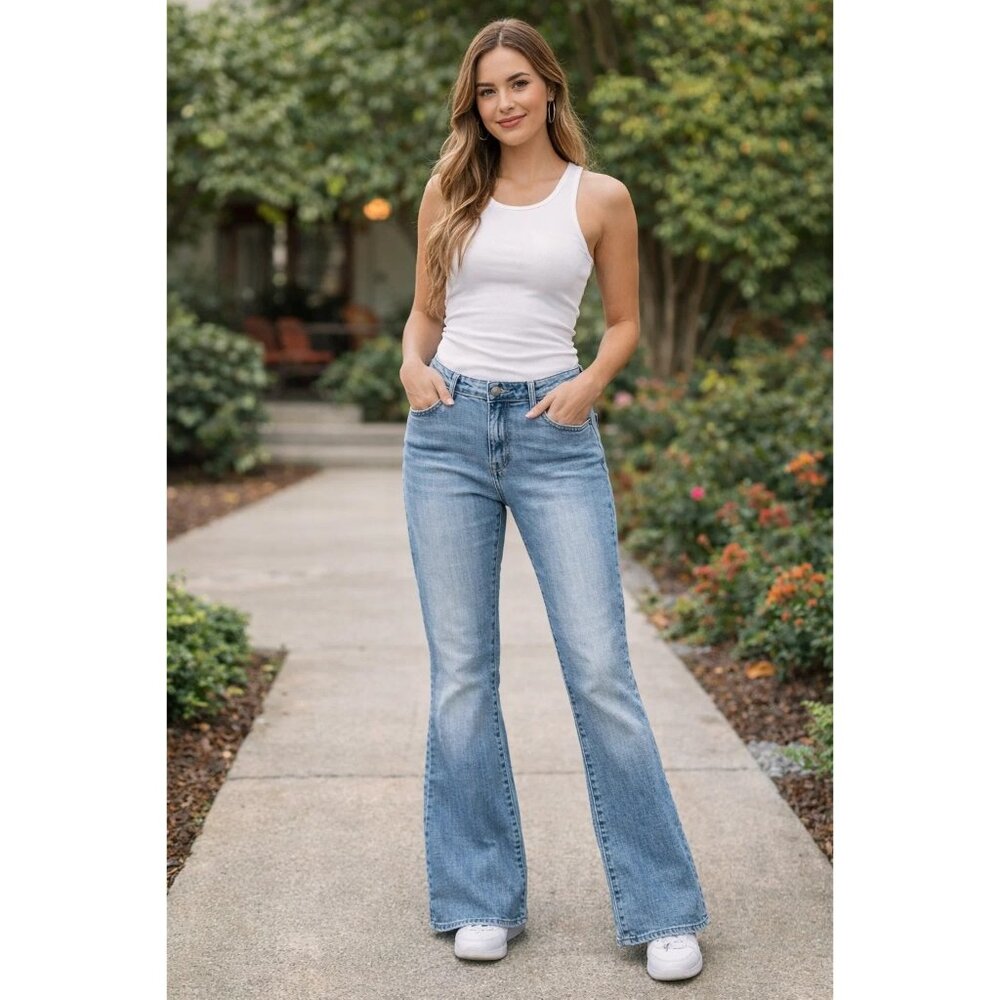 Levi's  725  size 33 High-rise Bootcut jeans Medium Denim Levi